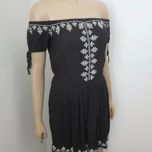 NWT Hollister Off-Shoulder Peasant Dress XS - Picture 3 of 5